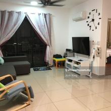 Facing parkland, freehold 3 bedrooms unit