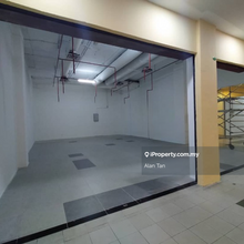 Commercial unit in South City Plaza for Rent