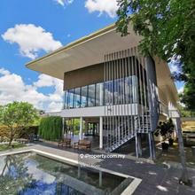 Walking distance to Alice smiths school