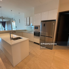 Well kept good condition 5 bedrooms spacious layout luxury condo