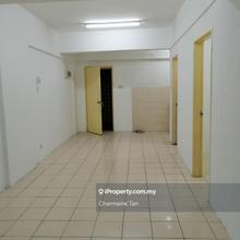 Midcost apt has lift guarded near KTM MRT bus shops full loan low depo