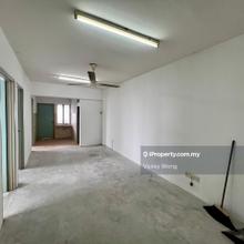 Pandan Ria Block D Apartment 3 Bed 2 Bath with Lift Service Nice View