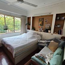 Lower floor unit 