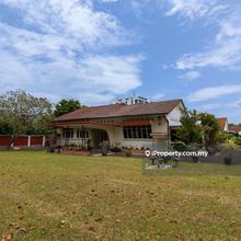 Corner Lot Single Storey Bungalow with Huge Land