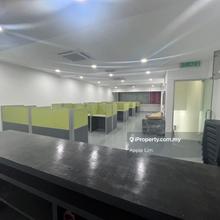 1st floor shop office for rent , 5 mins walking to tarc college