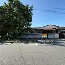 Freehold, Corner Unit, Land Size of 4,004 sqft