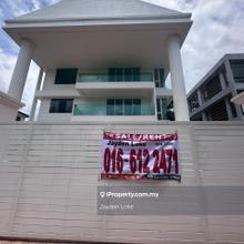 3 Storey Bungalow House @ Bandar Mahkota Cheras For Sell