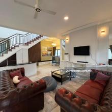 Rare Balinese Design Bungalow with Ample Parking Space, Status Stay!