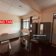 Corner Double Storey Semi Detached House at Poh Kwong Park For Rent
