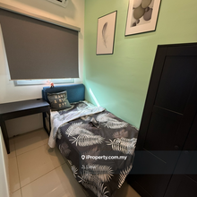 Girl room 