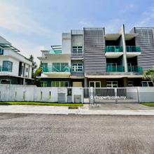 Facing Open Beringin Avenue Bandar Tun Hussein Onn Cheras.