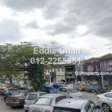 Walking distance to LRT, Matured Township, Freehold, Good Condition