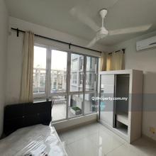 Walking distance to mrt, big window room