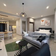 Iconic regency Rare in Market Airbnb Serviced Condo near Queensbay 