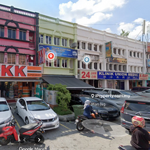 3 Storey Shop