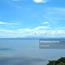 Low floor with direct & unblocked sea view!