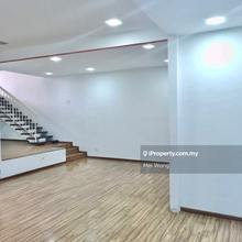 Semi detached house for office use for sale