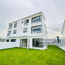 New 2.5 storey Semi-D for sale, Gated guarded, Lake view, Cyberjaya