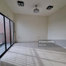 Freehold Low Floor Basic Unit, Low Density Within Living Conveniences
