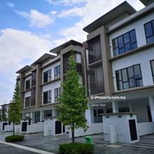 Upper floor Townhouse well maintain unit with Partially renovation