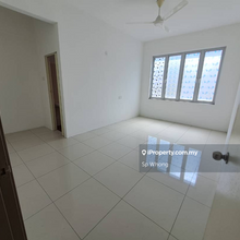 Big & spacious , 5 bedrooms, 3 bathrooms with 3 car parks