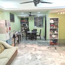 Well Maintain Freehold Terrace / Renovated and Extended 