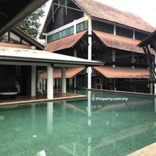 Short drive to Bangsar Shopping Centre & Pavilion Damansara Heights
