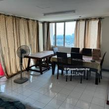 Very spacious Duplex nice layout, below market price! Nice unit