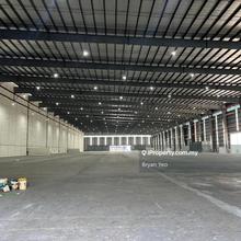 Cheap! Freehold warehouse with loading bays high ceiling