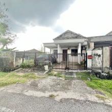 20 feet extra Land, Corner unit at Rawang Jaya call Minnie to viewing