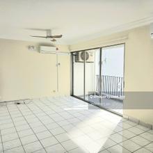 Nicely and freshly refurbished unit for 490k only 