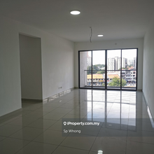 Low floor, big & spacious, corner unit, 2 car parks