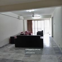 Freehold. Spacious 1408sf 3room 3bath, good buy, must view!