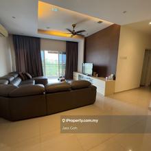 Waldorf corner spacious unit beautiful palace view negotiable price