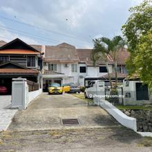 Golf Resort Living: Spacious 2.5-Storey Link Home in Bangi