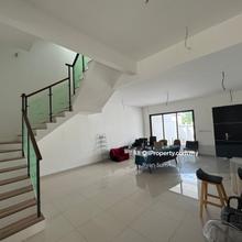 Brand New House, Front Extra Parking, 10 minutes to Pavilion mall
