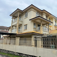 Limitted corner unit in Puteri 8 