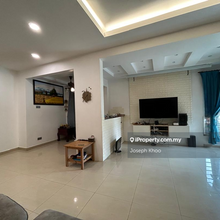 Corner house Canal Gardens move in Condition