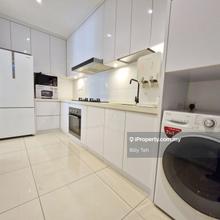 High Floor Fully Renovated & Furnished - Carparks 1st floor 2 Nos!