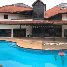 Titiwangsa Glass Bungalow with Private Pool 