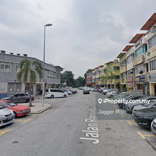 End Lot and many parking frontage 