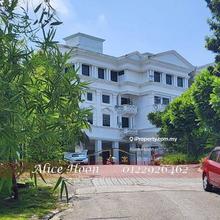Penthouse, exclusive, quiet, low dense. Centrally located in Bangsarr.