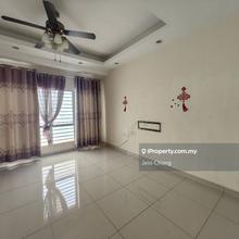 Townhouse upper unit end lot for Sale