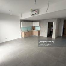 Alira Residence Specialist Agent. Keys in hand, ready to view any time