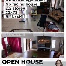 Wide road for Spacious Parking