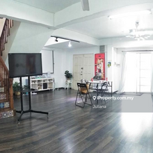 Ample parking and spacious extra land for a two-sty link house