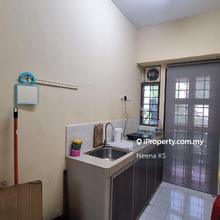 Renovated Townhouse in Prime Area Close to Amenities