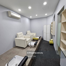 First floor shop lot for rent