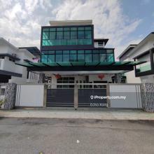 Fully Renovated & Good Condition 3 Storey Bungalow Call Echo For View