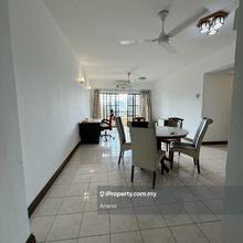 Well maintained and partially furnished unit at vista komanwel c